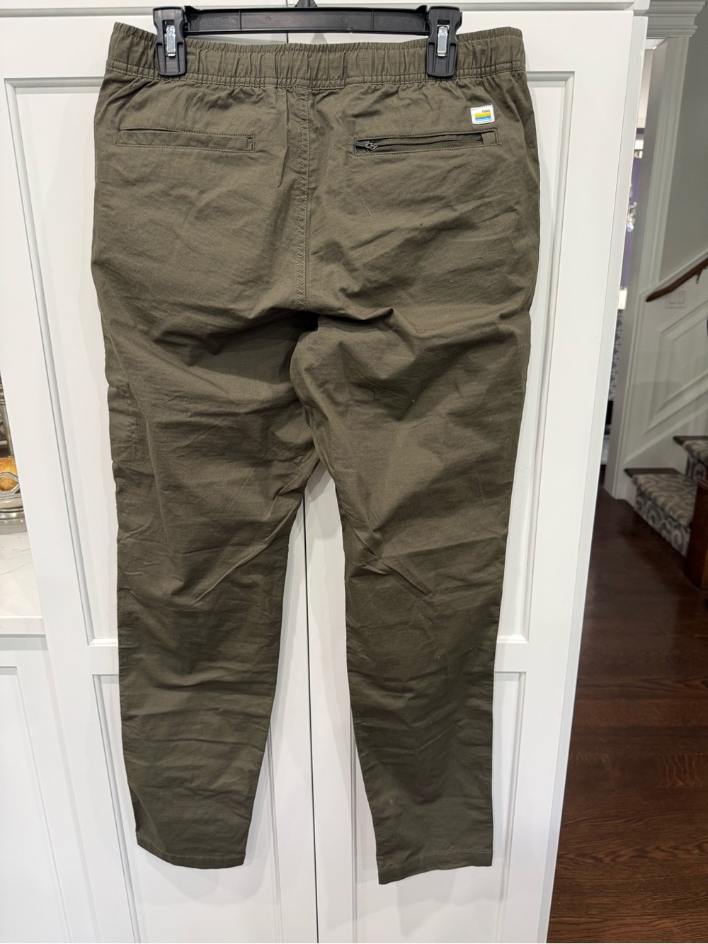 Vuori NEW Men’s Size Large Barren Explorer Pant Classic Fit 30" color kale - Picture 8 of 9